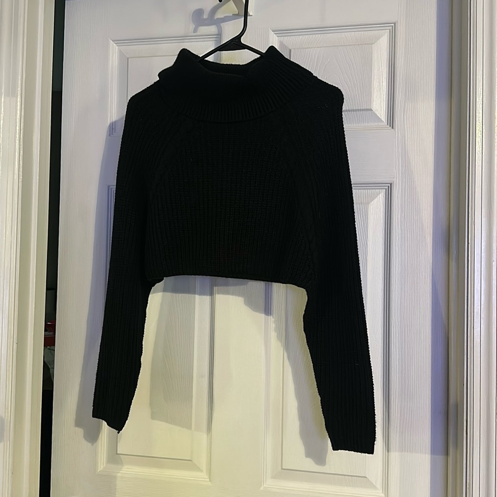 Black cropped sweater